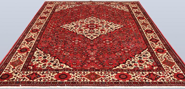 A Bakhtiari carpet, approx. 313 x 224 cm.