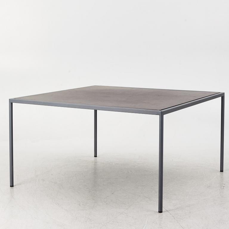 Jonas Bohlin, a dining table.
