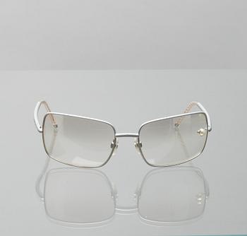 SOLGLASÖGON, Chanel.