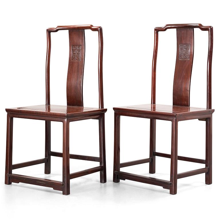 STOLAR, ett par, hardwood. Qingdynastin (1644-1912).