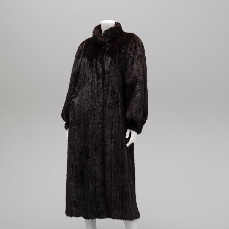 A mink fur coat from Saga Mink, Karl Lindblom, circa size M.