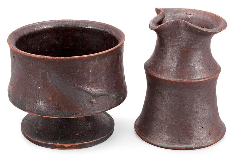 Kyllikki Salmenhaara, A CREAMER AND SUGAR BOWL SET. Signed KS Arabia.