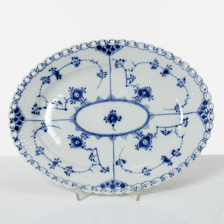 Royal Copenhagen, a set of five porcelain service pieces, 'Musselmalet' / 'Blue Fluted, Denmark.