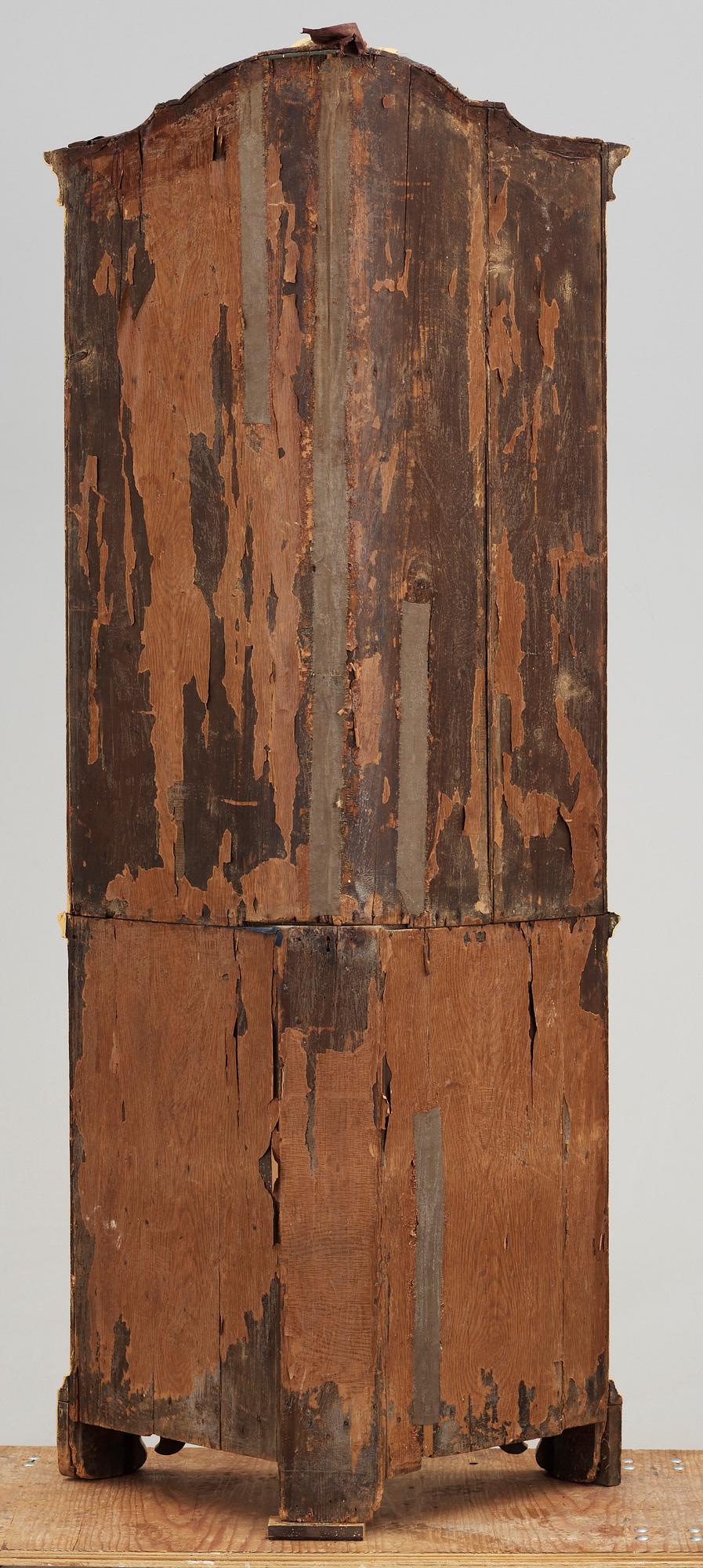 HÖRNSKÅP, rokokostil, möjligen England, 1800-tal.