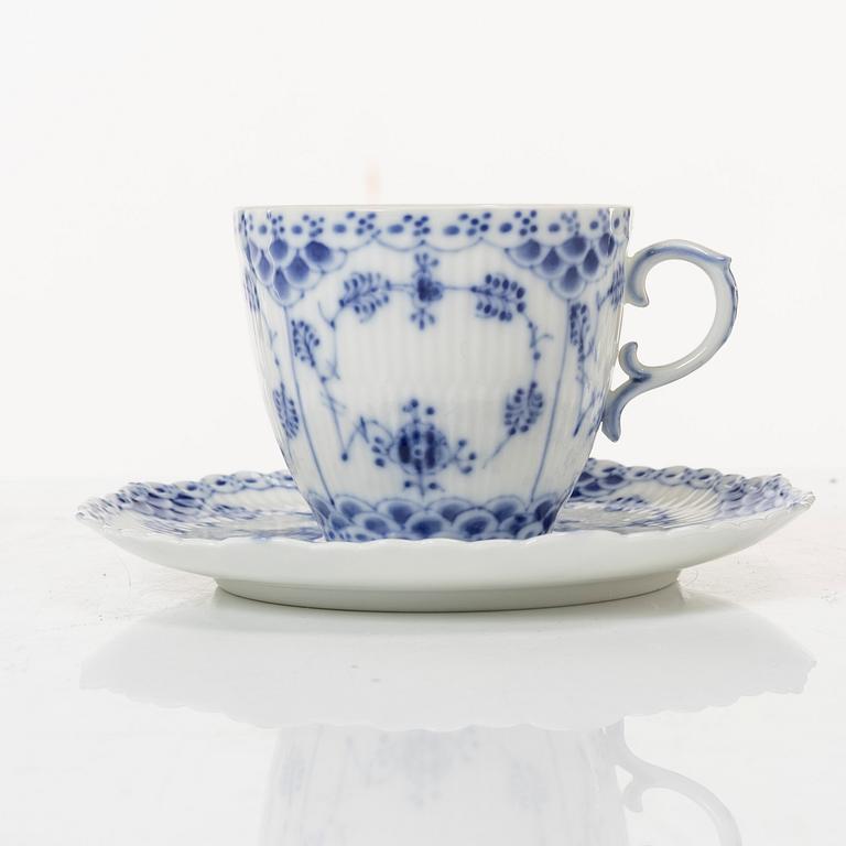 Kaffeservis, 37 delar, "Musselmalet Helblonde", Royal Copenhagen.