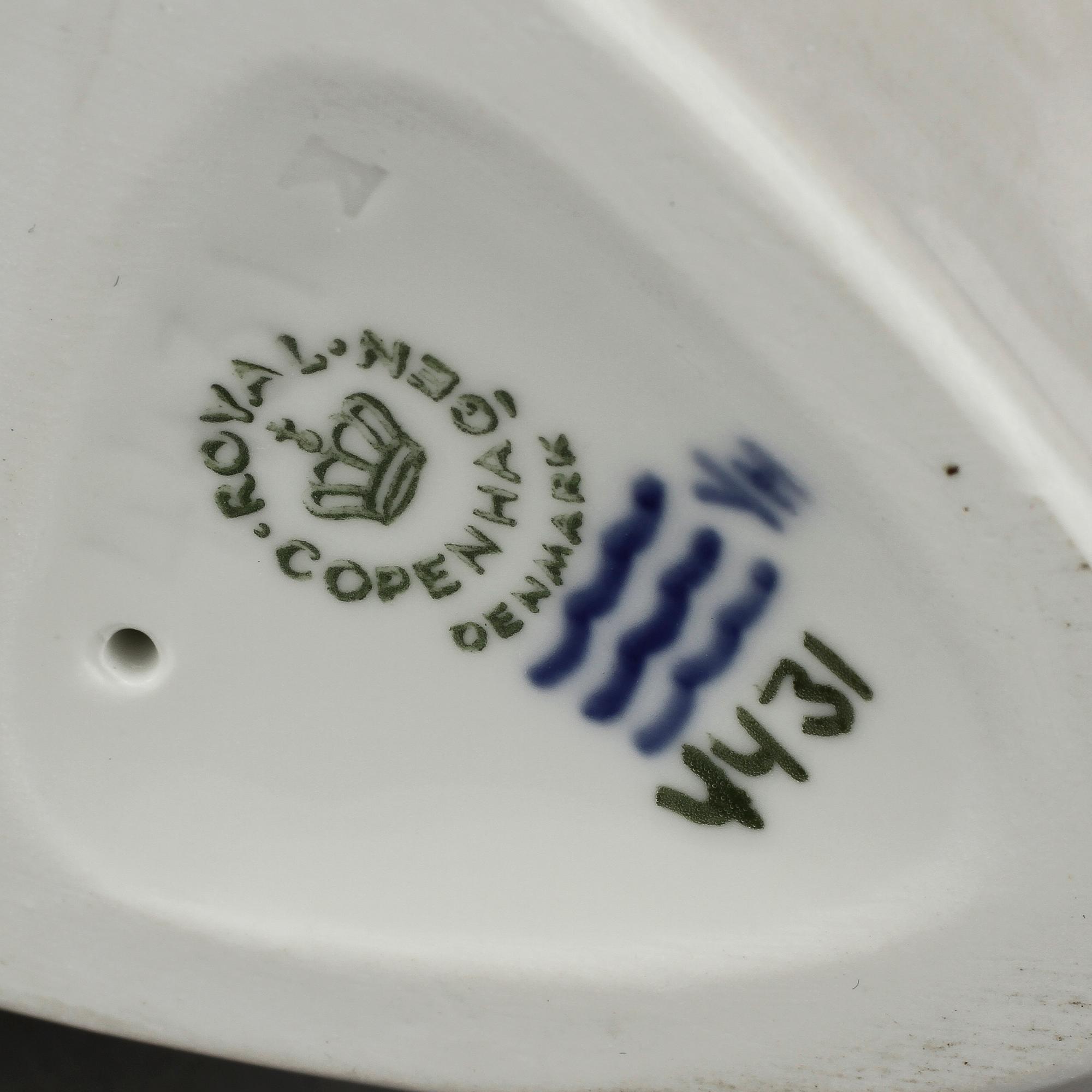 FIGURINER, 2 st, porslin, Royal Copenhagen samt Bing o Gröndahl, 1900-tal.