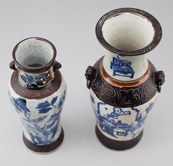 VASER, 2 st, porslin, Kina, 1800-/1900-tal.