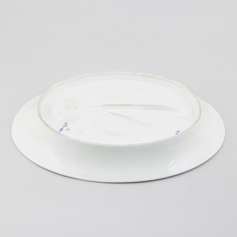 Fiskfat, porslin, "Musselmalet halvblond", Royal Copenhagen, modell 637, 1893-1900.
