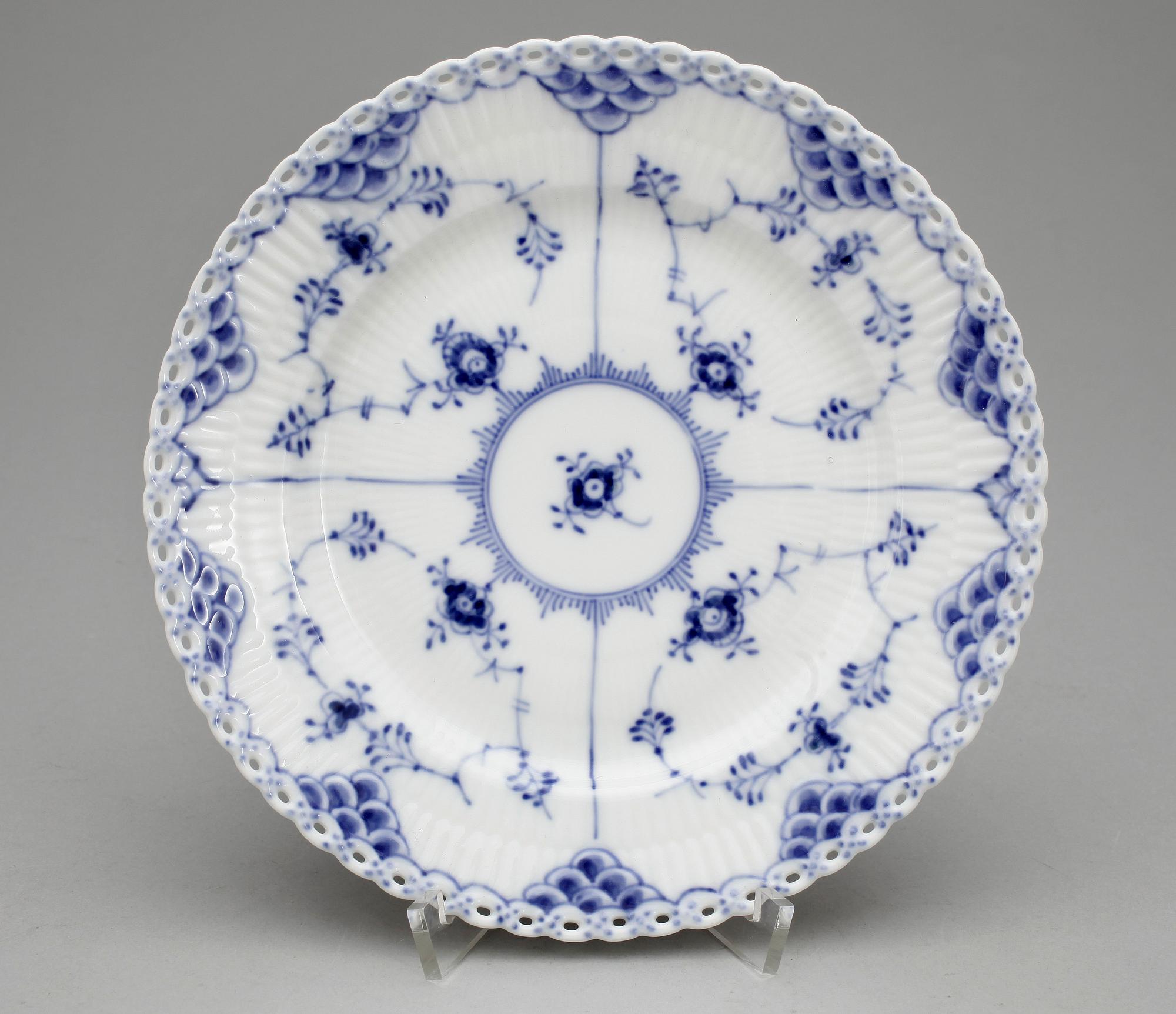 SERVISDELAR, 13 delar, porslin, Royal Copenhagen, "Musselmalet", 1900-tal.