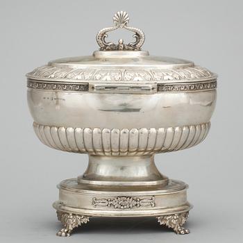 SOCKERSKRIN, silver, empire, Carl Petter Lampa, Stockholm 1831. Vikt  ca 723 gram.