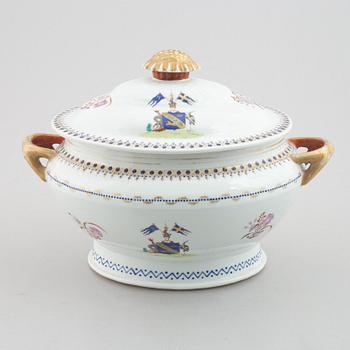 An armorial tureen with cover, China, 20th century.