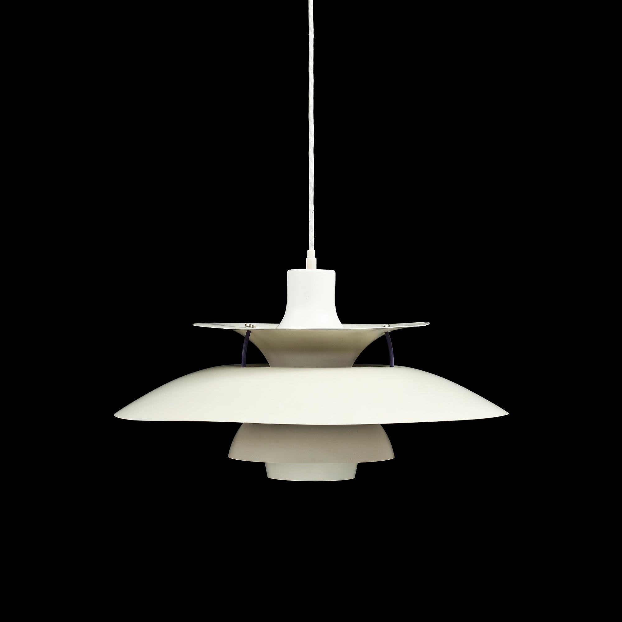 TAKLAMPA, "PH-5", Poul Henningsen, Louis Poulsen, Danmark.