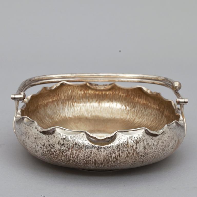 SKÅL MED HANDTAG, silver, P Hertz, Köpenhamn 1892, Danmark. 330 g.