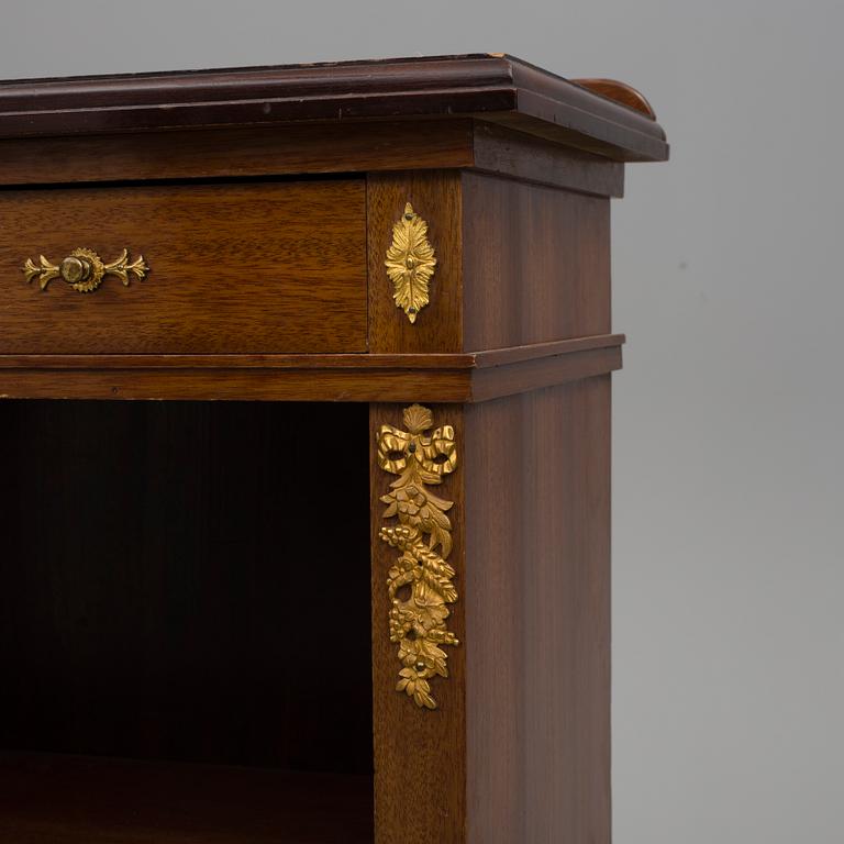 BOKHYLLA, sengustaviansk stil, 1900-talets början.