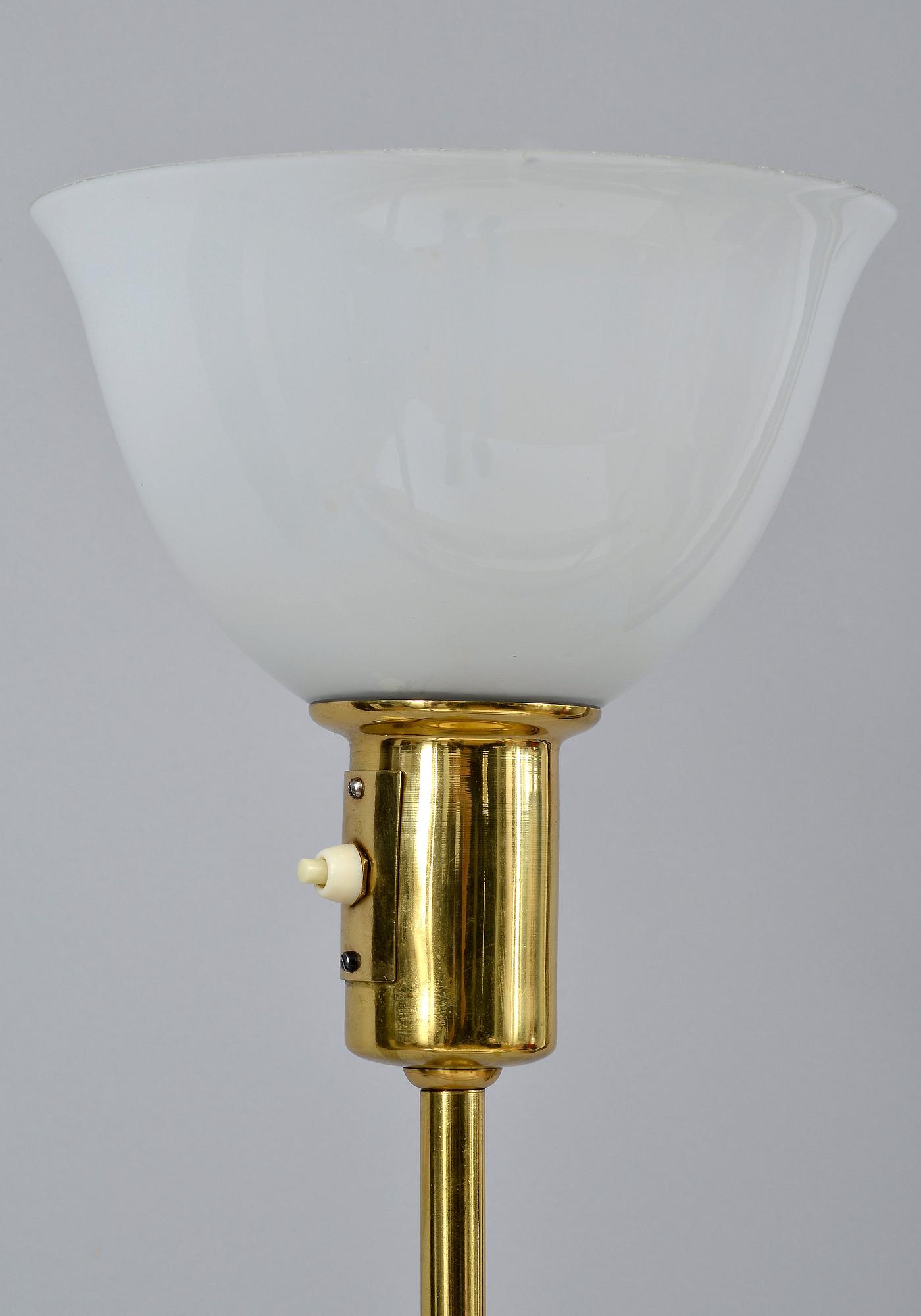Gunilla Jung, GOLVLAMPA.