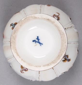 SKÅL MED LOCK, porslin, nyrokoko, Meissen, sent 1800-tal.