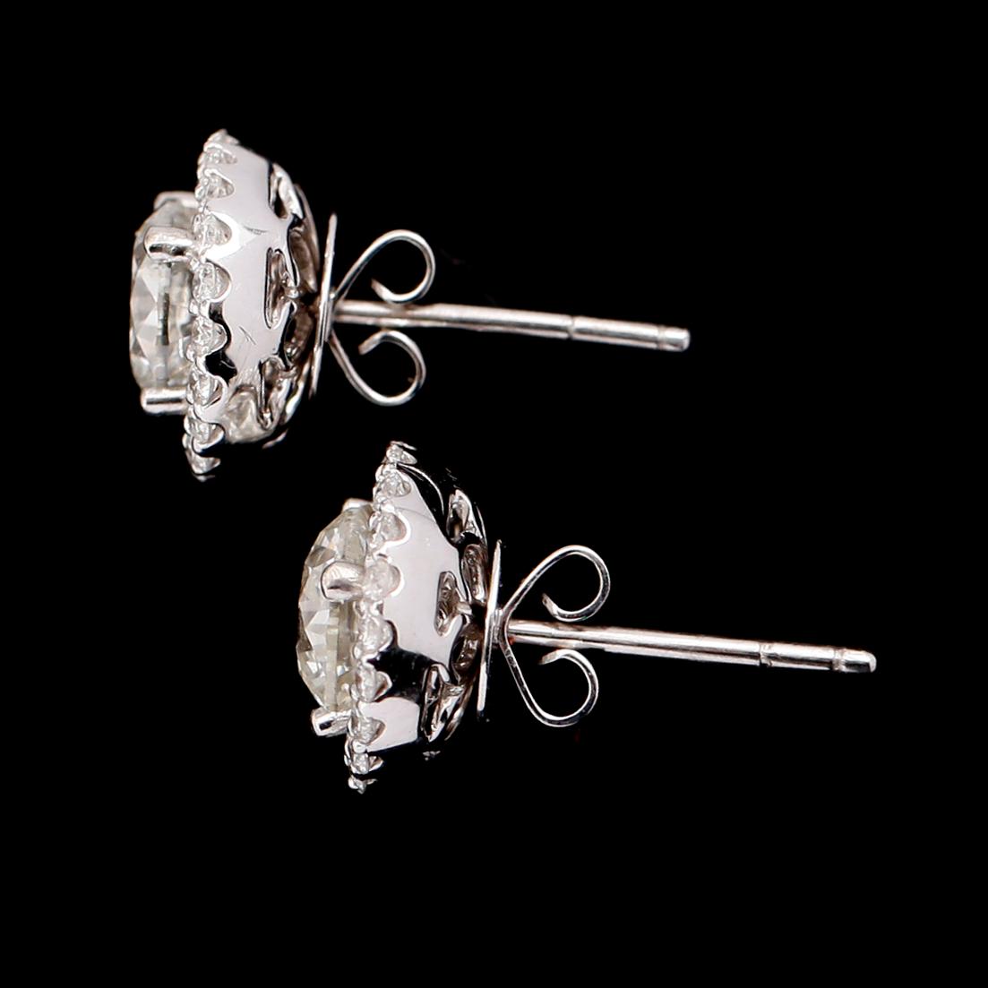 ÖRHÄNGEN, 1 par, 18 k vitguld, briljantslipade diamanter tot ca 2.52 ct.