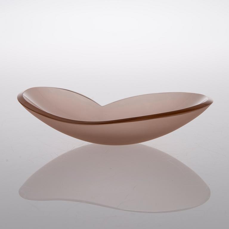 A 'rose leaf' dish for Nuutajärvi, Finland. Designed 1948.