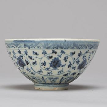 SKÅL, VAS samt FAT, porslin. Thailand, 16/1700-tal.