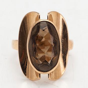 Eero Rislakki, ring, hänge och brosch, 14K guld, rökkvarts. Westerback, Helsingfors, 1959-61.