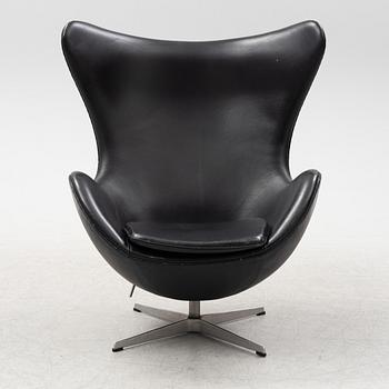 Arne Jacobsen, fåtölj, "Ägget", model 3316, Fritz Hansen, Danmark, 2002.