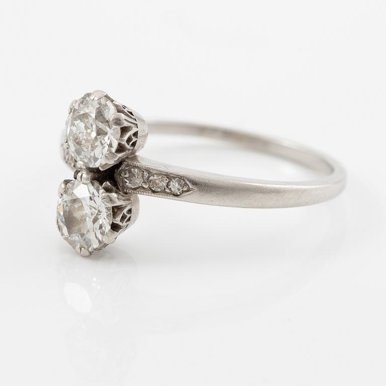 Ring in platinum set with round brilliant-cut diamonds, total weight approx. 1.25 ct.