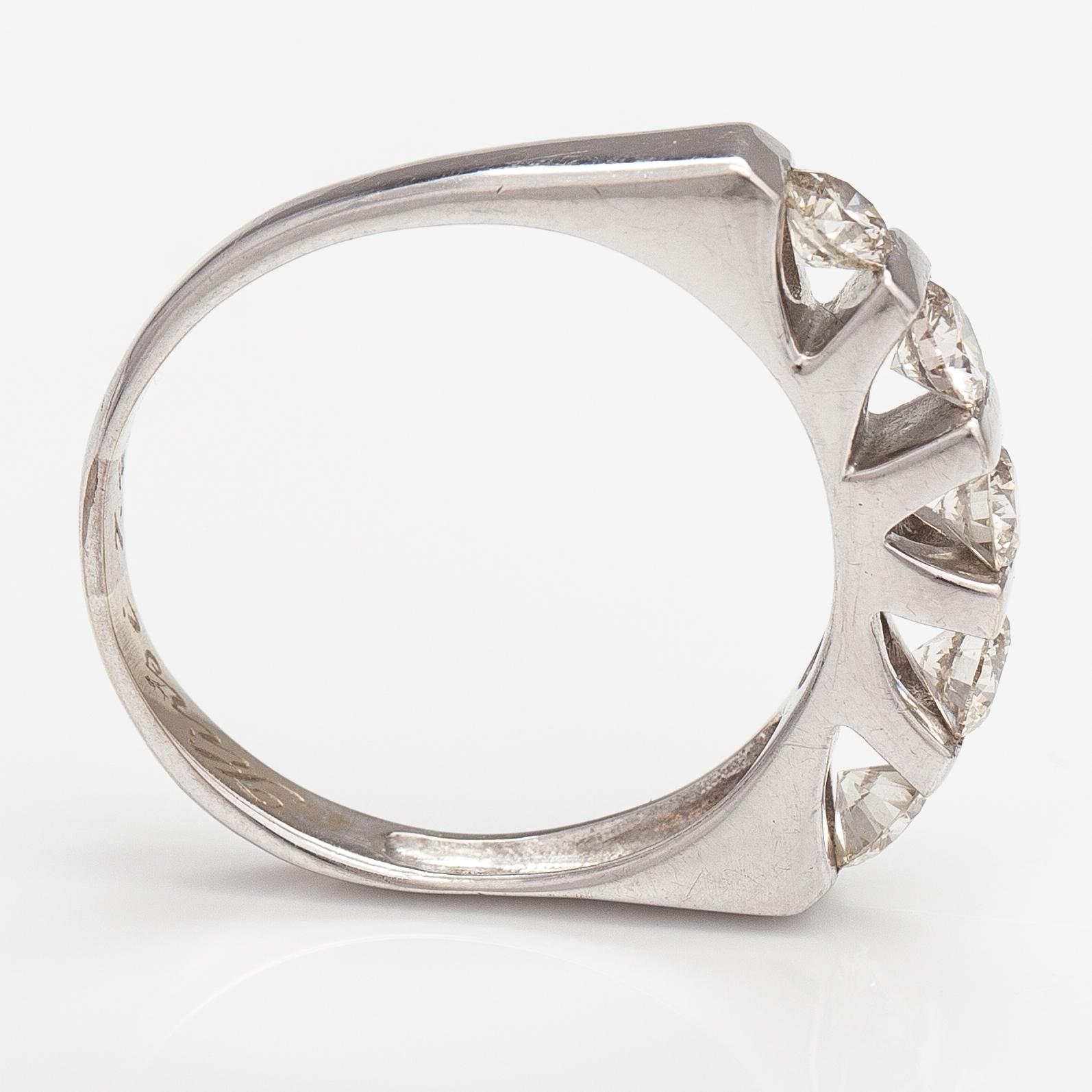 Ring, 14K vitguld, diamanter ca 1.10 ct tot.