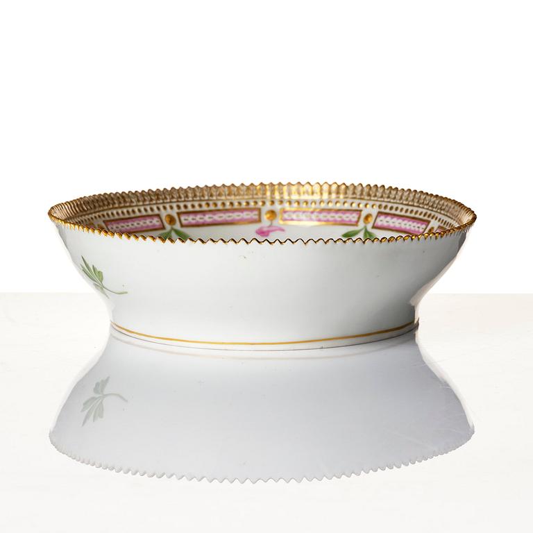 A Royal Copenhagen 'Flora Danica' bowl and serving dish, Denamark, 20th century.