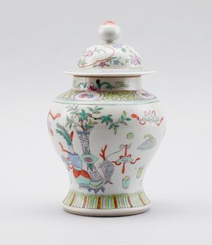 LOCKURNA, porslin, Kina, 1900-tal.