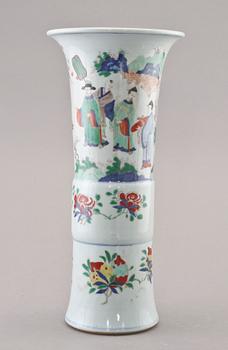 TRUMPETVAS, porslin, Kina, 1900-tal.