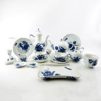 Kaffe- och teservis, 54 delar, "Blå Blomst", Royal Copenhagen, Danmark.