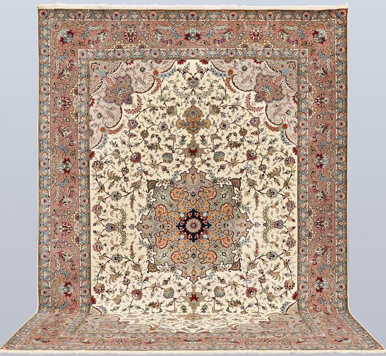 A part silk Tabriz carpet, so-called 50 Raj, approx. 356 x 250 cm.