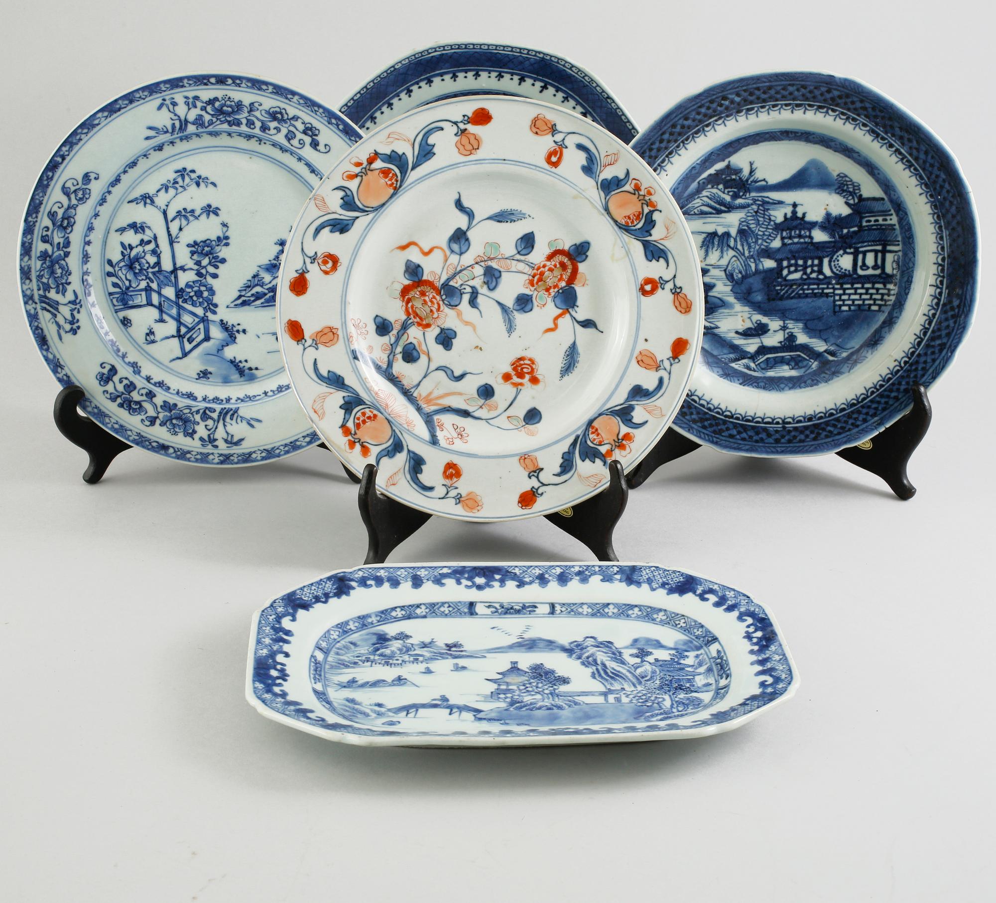 FOUR PLATES AND ONE DISH, Qianlong (1736- 1795) and Jiaqing (1739-1820).