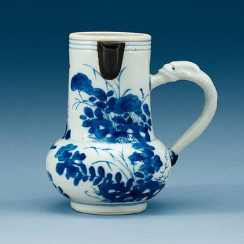 1900. A blue and white ewer, Qing dynasty, Kangxi (1662-1722).