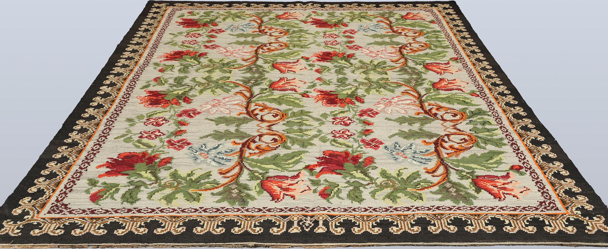An older Bessarabian Kelim carpet, 286 x 200 cm.