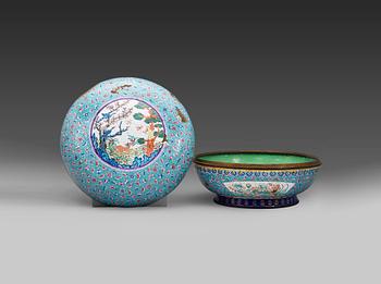 375. An enameled box and cover, Qing dynasty 18th Century.