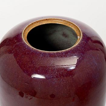 A pot with cover in sang de boeuf, Qing dynasty.