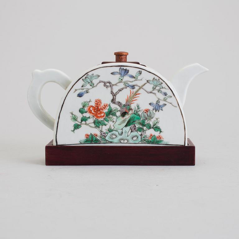 TEKANNA, porslin, Kina, omkring sekelskiftet 1900.