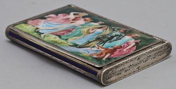 DOSA, silver och emalj, omkring sekelskiftet 1900. Vikt 112 g.