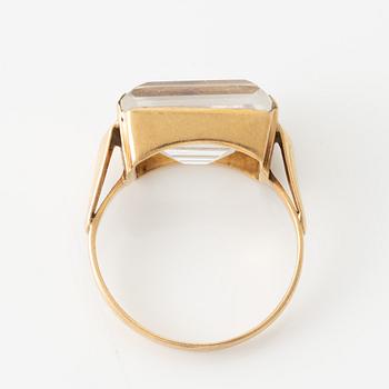 Ring 18K gold with rock crystal.