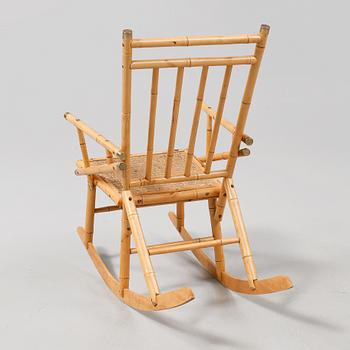GUNGSTOL, för barn, omkring 1900-talets mitt.