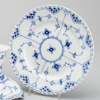 DINNERWARE, 16 pieces, "Musslemalet", Royal Copenhagen.