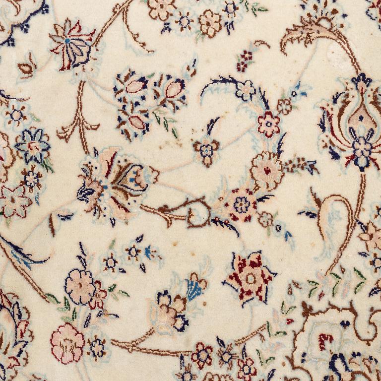 Matta, Nain, part silk, signerad, ca 347 x 250 cm.