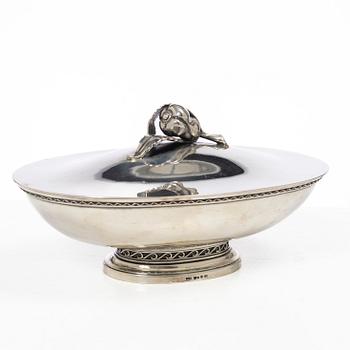 Eric Råström, lockskål, silver, Stockholm 1917, samt sked, J E Skreij, Falun 1927.