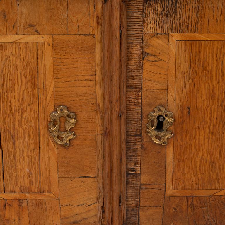 A late-Baroque wall cabinet, first part 18th century.