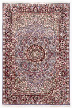 A Kirman carpet, c. 290 x 195 cm.