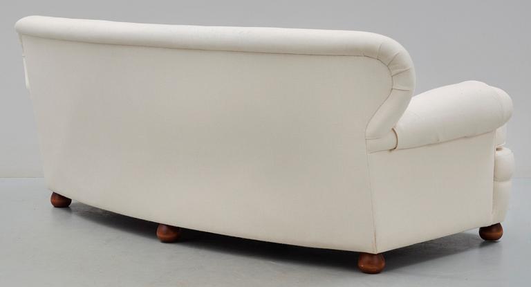 A Josef Frank sofa by Svenskt Tenn, model 968.