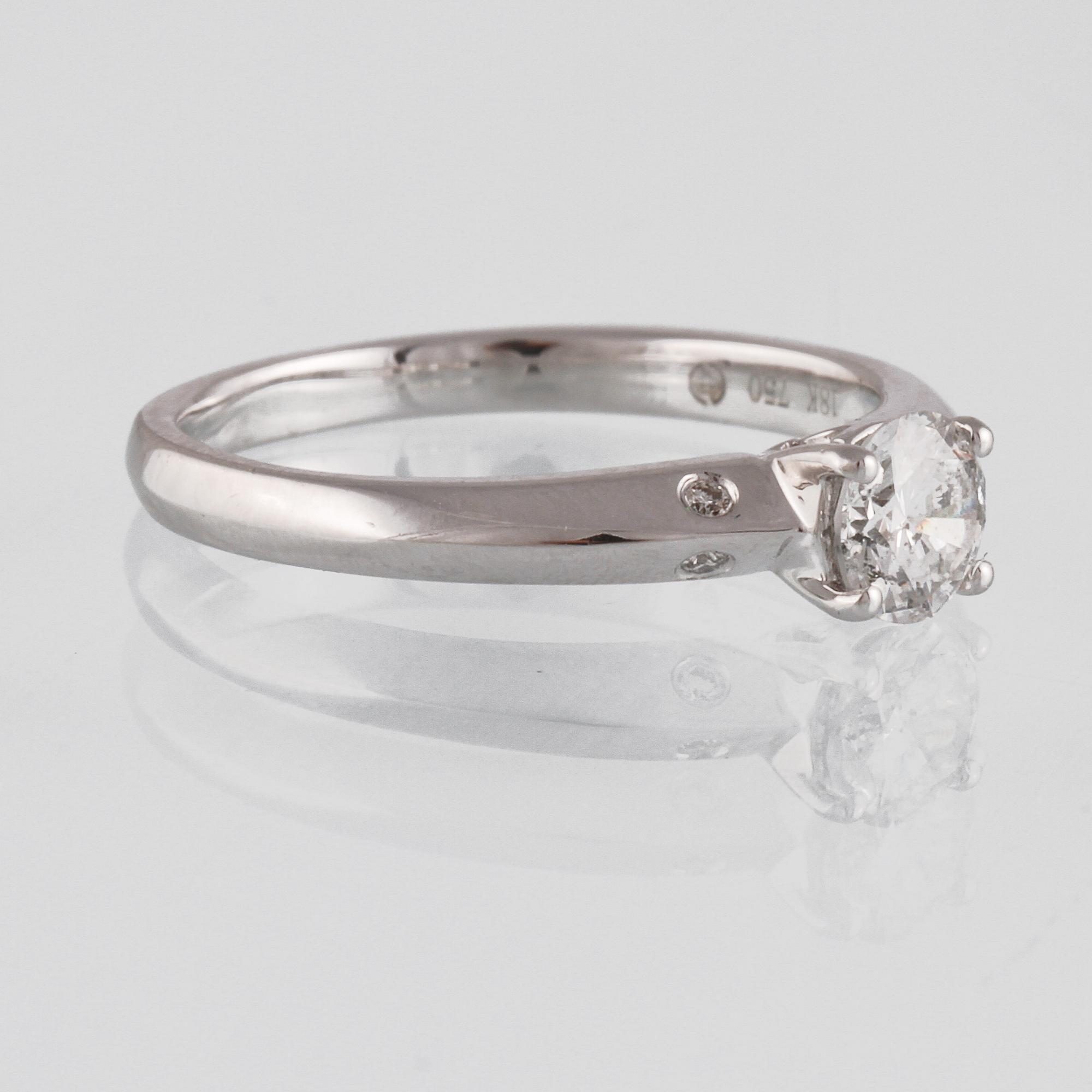 RING, 18K vitguld med briljantslipade diamanter ca 0.55 ct. Vikt 3,2 gram.
