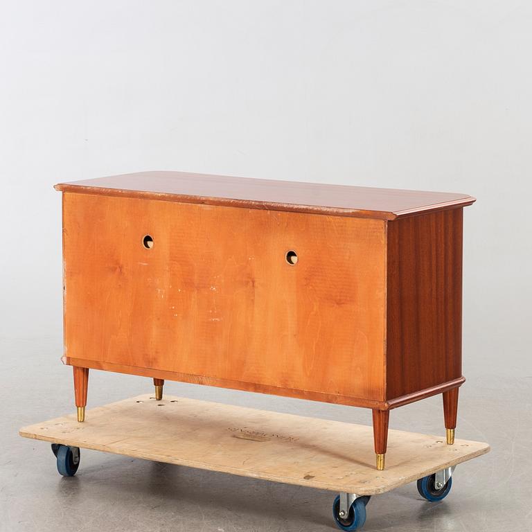 SIDEBOARD, 1900-talets mitt.