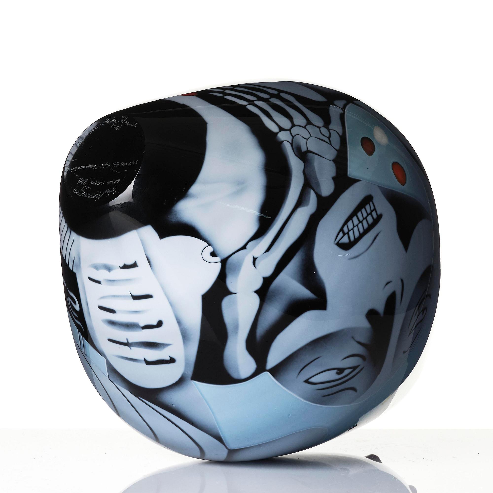 Peter Hermansson, a unique graal glass vase, glassblower Micke Johansson, Örsjö 2011.